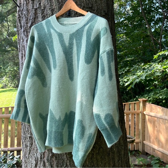 Spray Paint Sweater - Picture 4 of 6